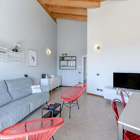 Palazzo Garda - Modern * Тосколано-Мадерно